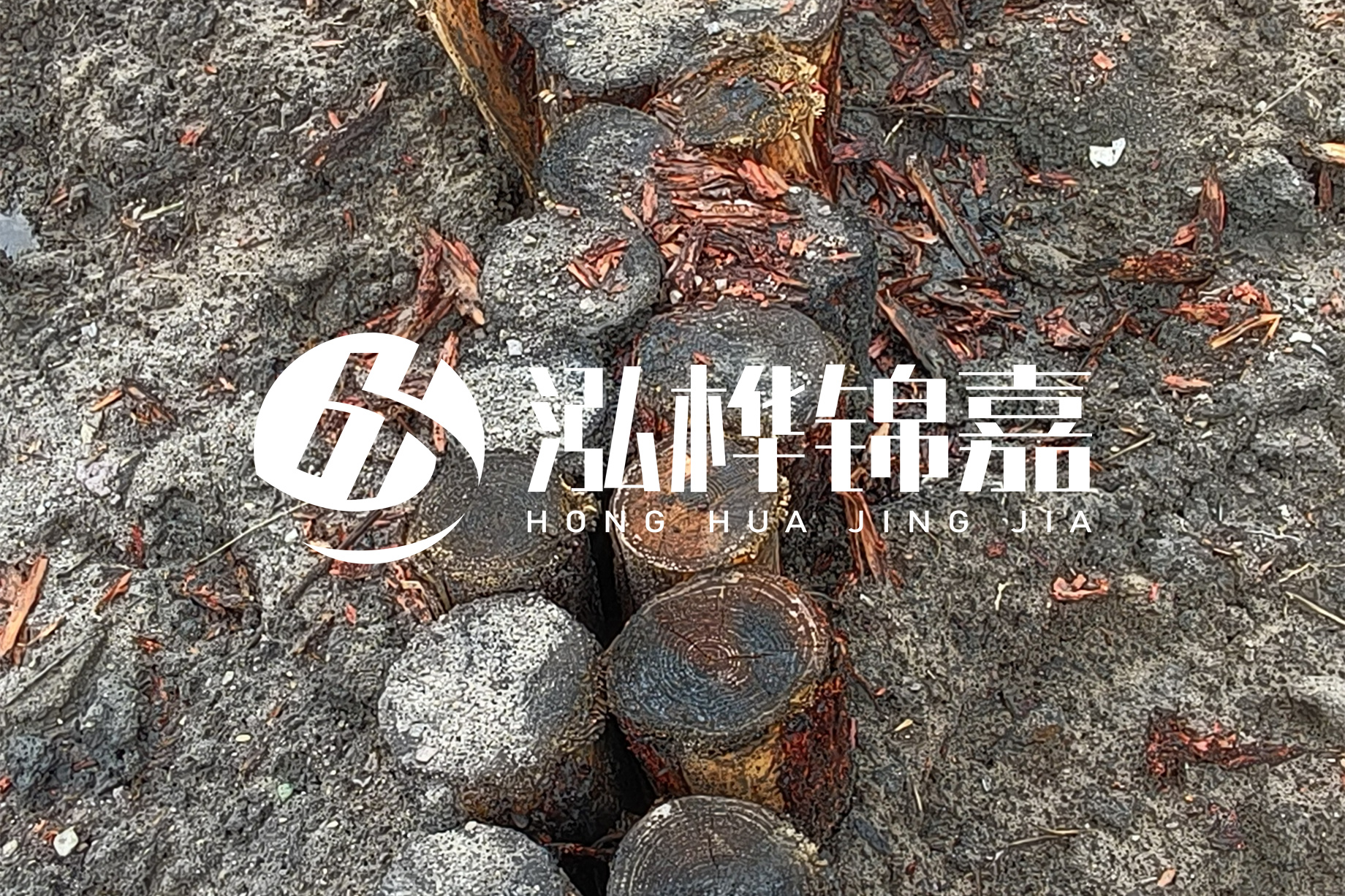 魚塘淤泥太多怎么清理？挖掘機(jī)清除淤泥的作用及方法