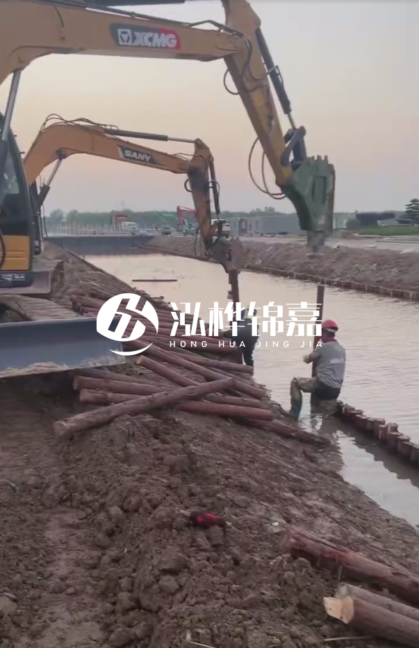 沈陽地基穩(wěn)定打松木樁施工-地基是打樁好還是灌樁好？