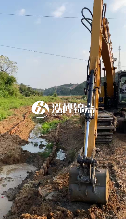 青島河道清淤專(zhuān)業(yè)施工-水挖機(jī)清淤適合哪些河道狀況？